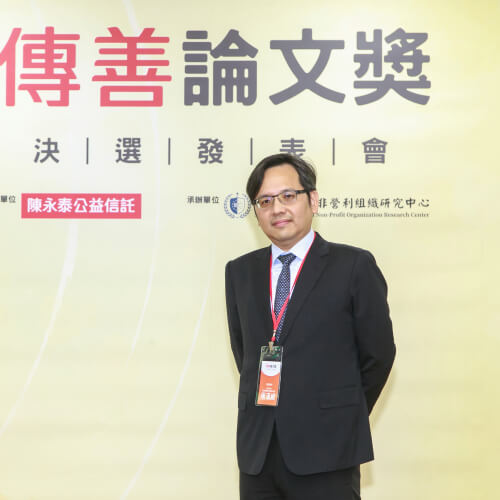 由服務金三角理論探討非營利組織作業流程數位化的機會與困境— 以法律扶助基金會律師線上操作系統為例