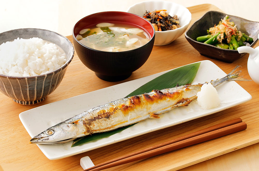 塩焼秋刀魚定食餐