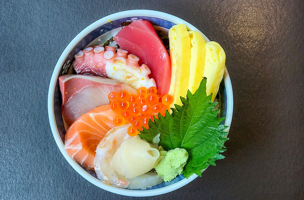 綜合生魚片蓋飯