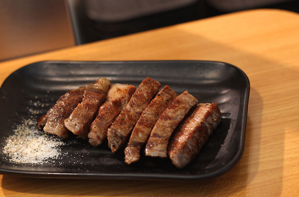 塩焼牛小排定食餐